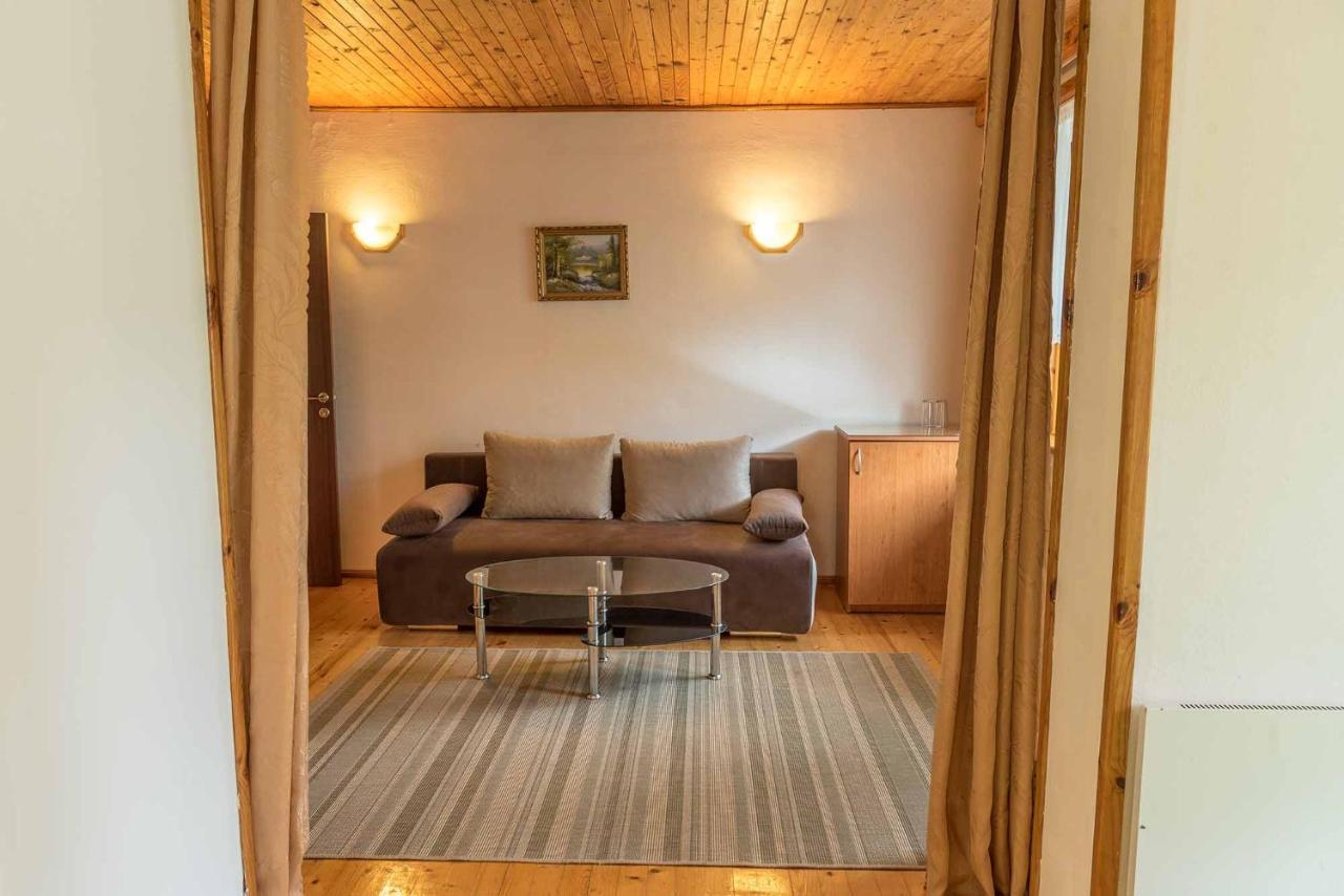 Hotel Paradise Place Kalofer Kültér fotó