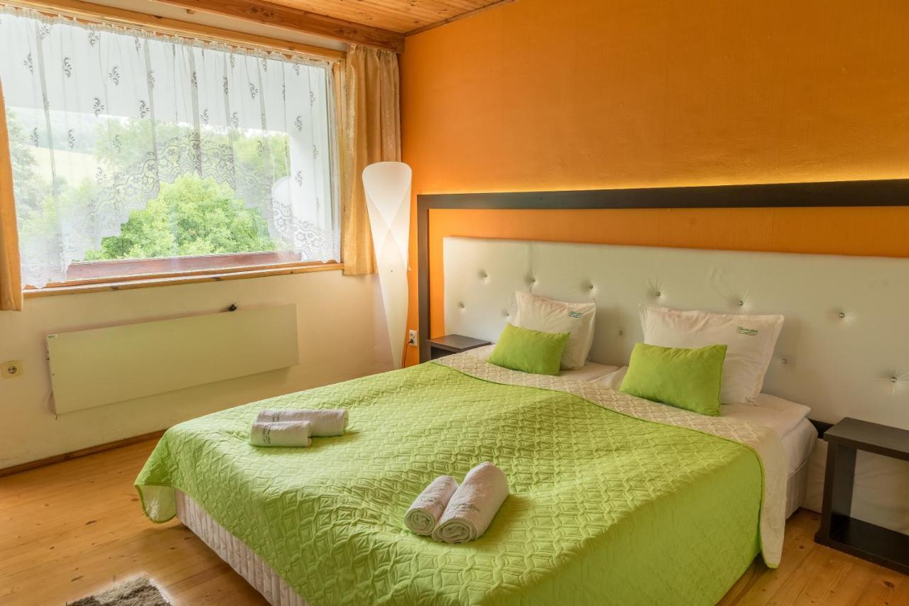 Hotel Paradise Place Kalofer Kültér fotó