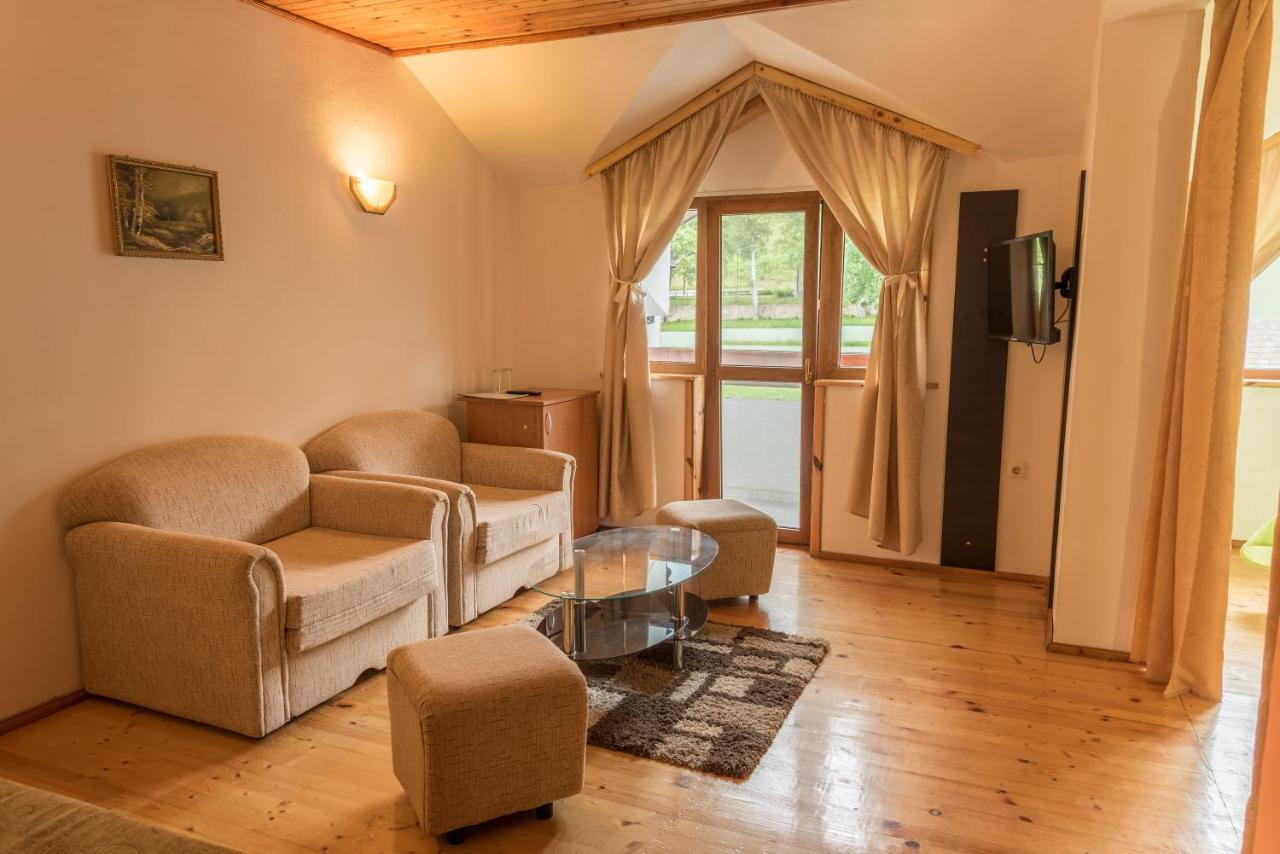 Hotel Paradise Place Kalofer Kültér fotó