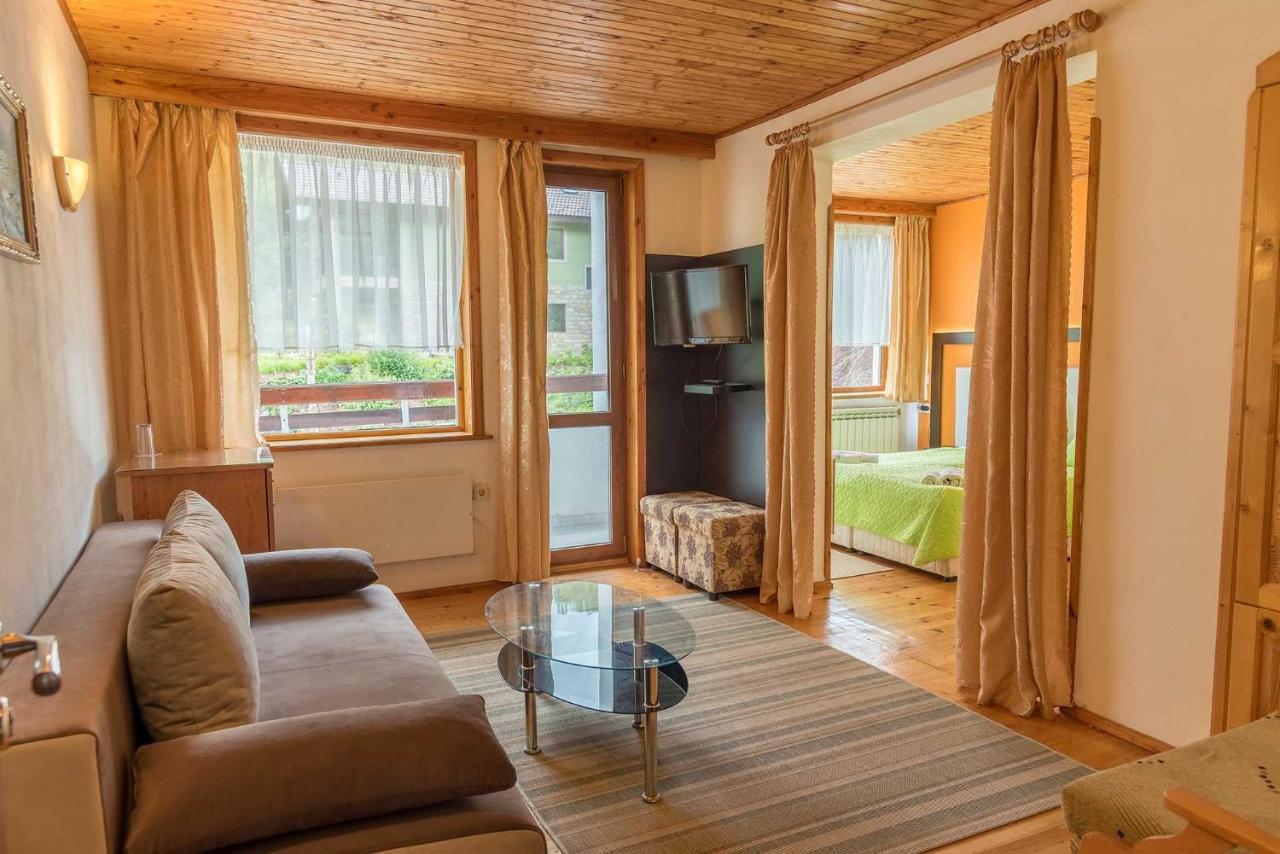 Hotel Paradise Place Kalofer Kültér fotó