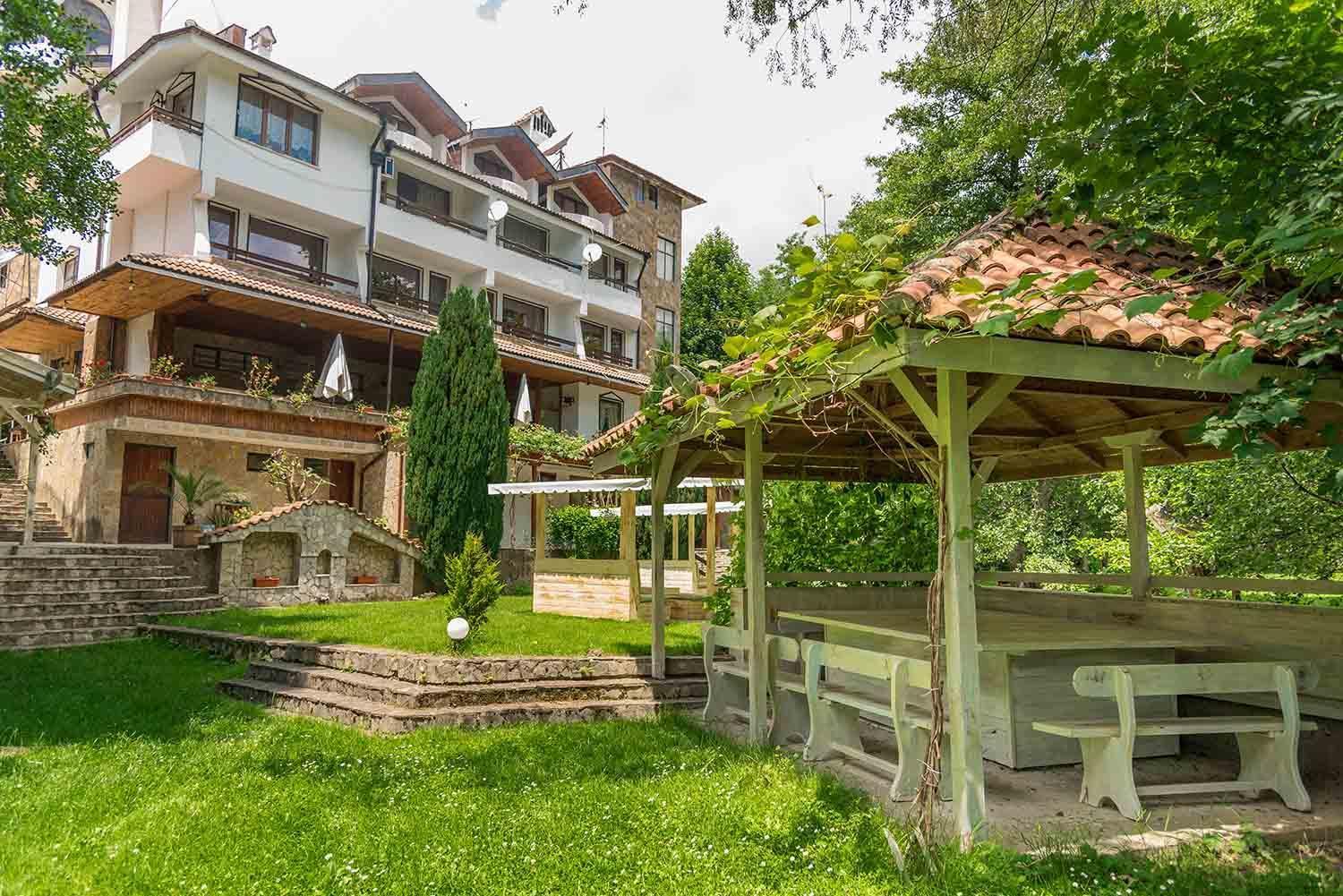 Hotel Paradise Place Kalofer Kültér fotó