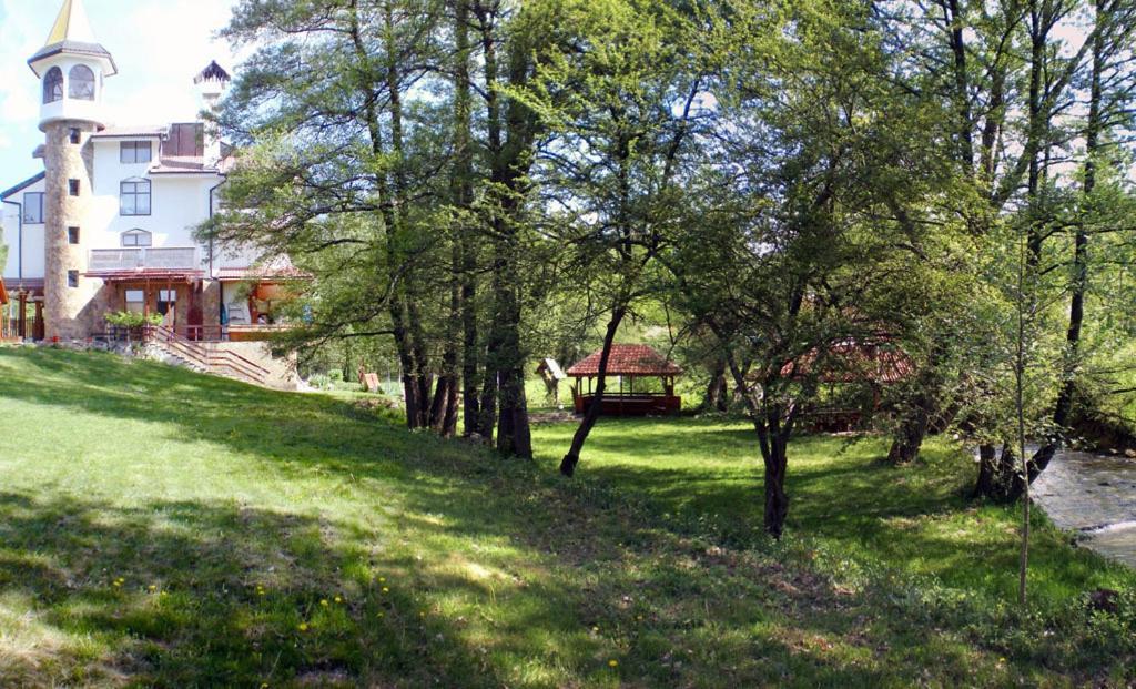 Hotel Paradise Place Kalofer Kültér fotó