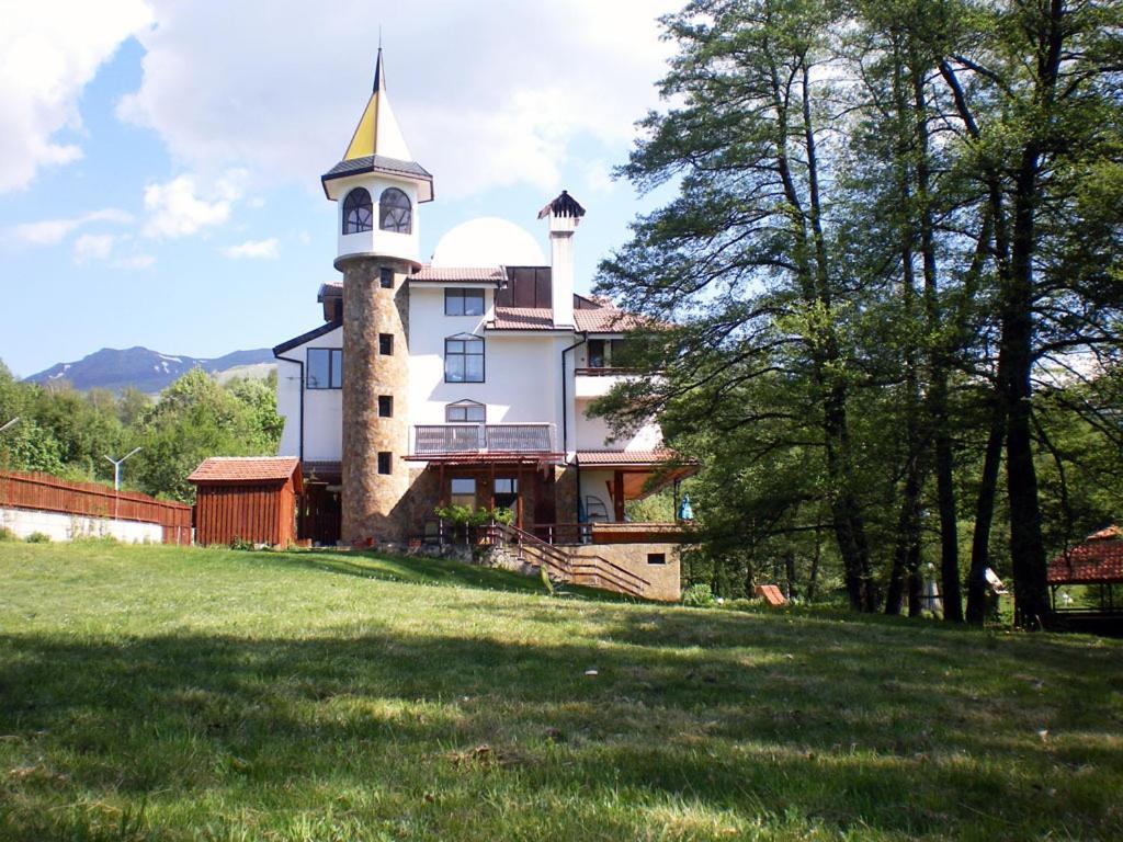 Hotel Paradise Place Kalofer Kültér fotó