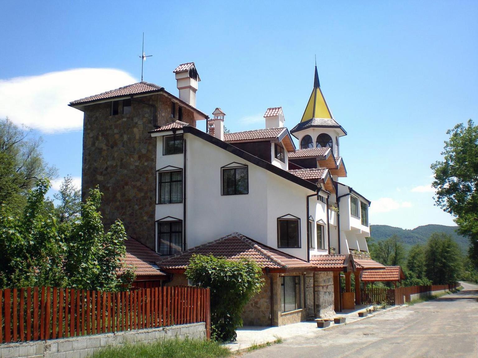 Hotel Paradise Place Kalofer Kültér fotó