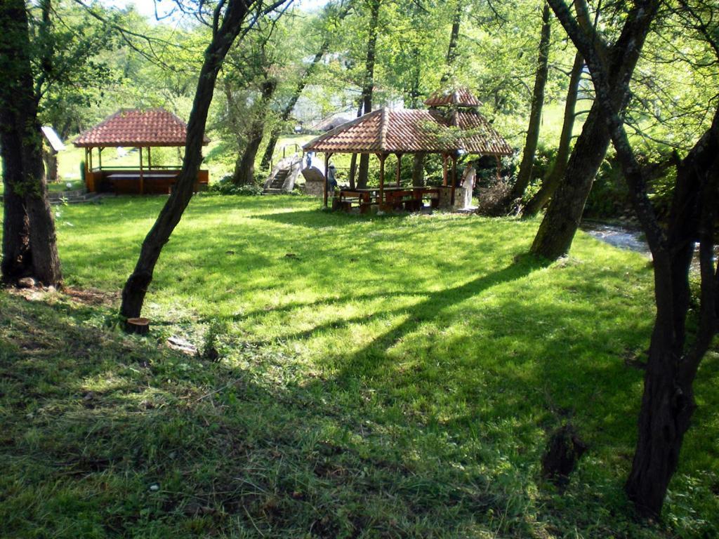 Hotel Paradise Place Kalofer Kültér fotó