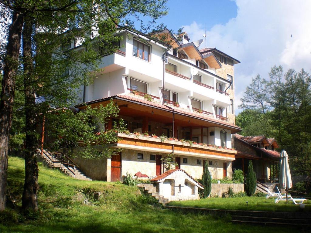 Hotel Paradise Place Kalofer Kültér fotó