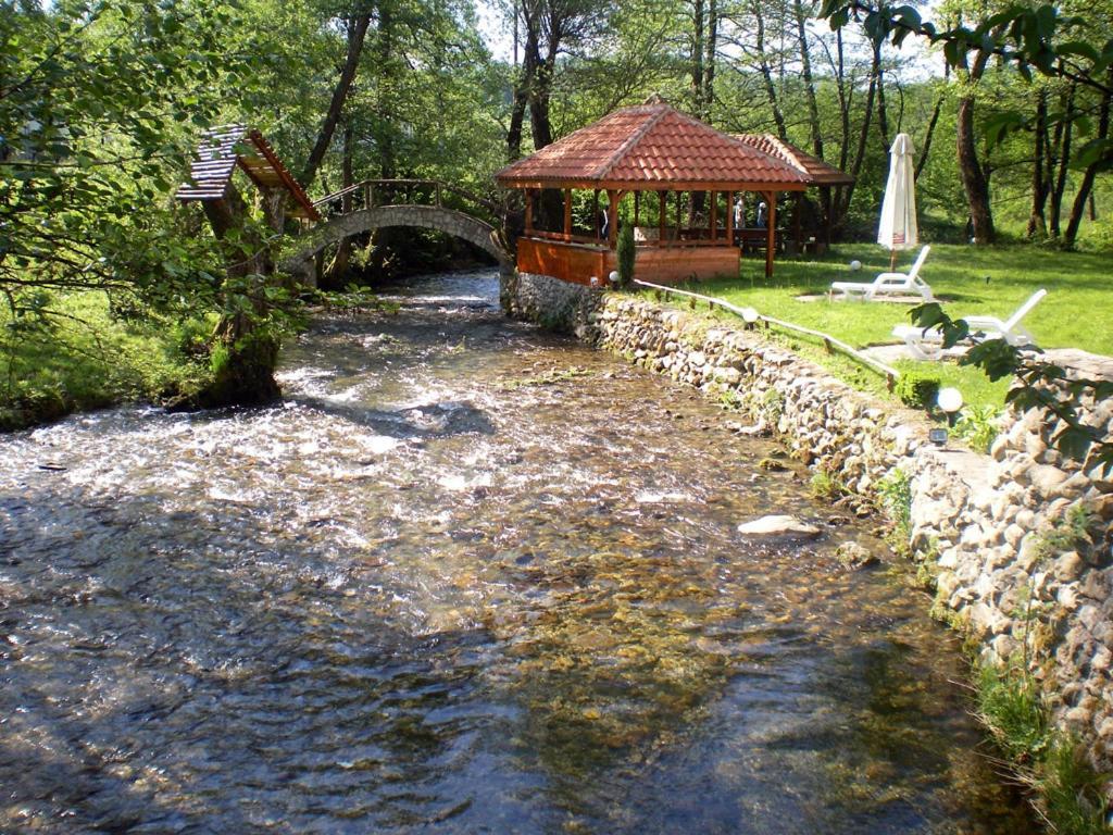 Hotel Paradise Place Kalofer Kültér fotó