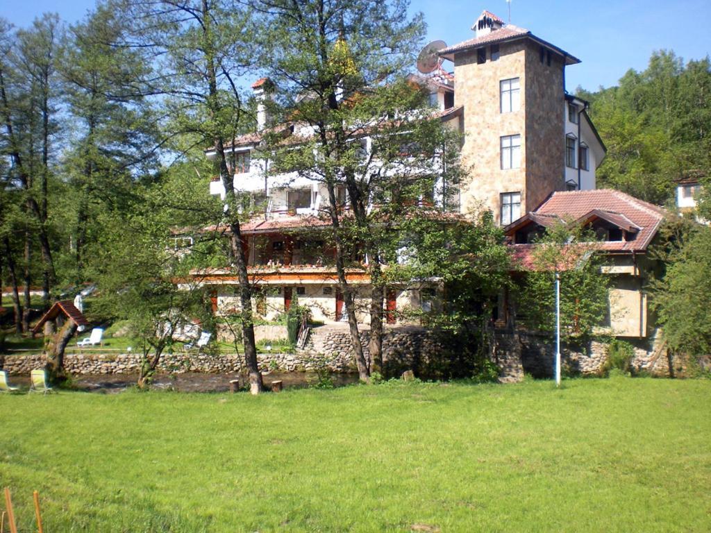 Hotel Paradise Place Kalofer Kültér fotó
