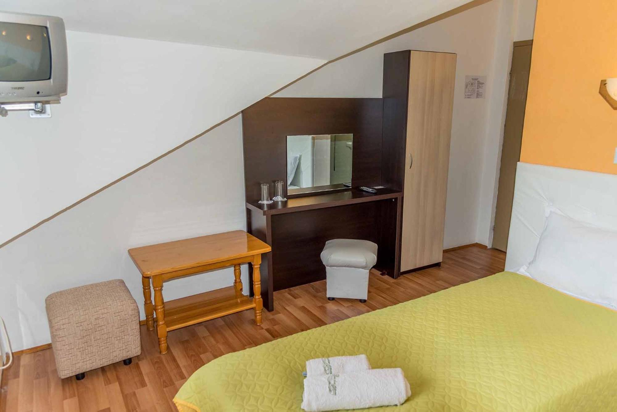 Hotel Paradise Place Kalofer Kültér fotó