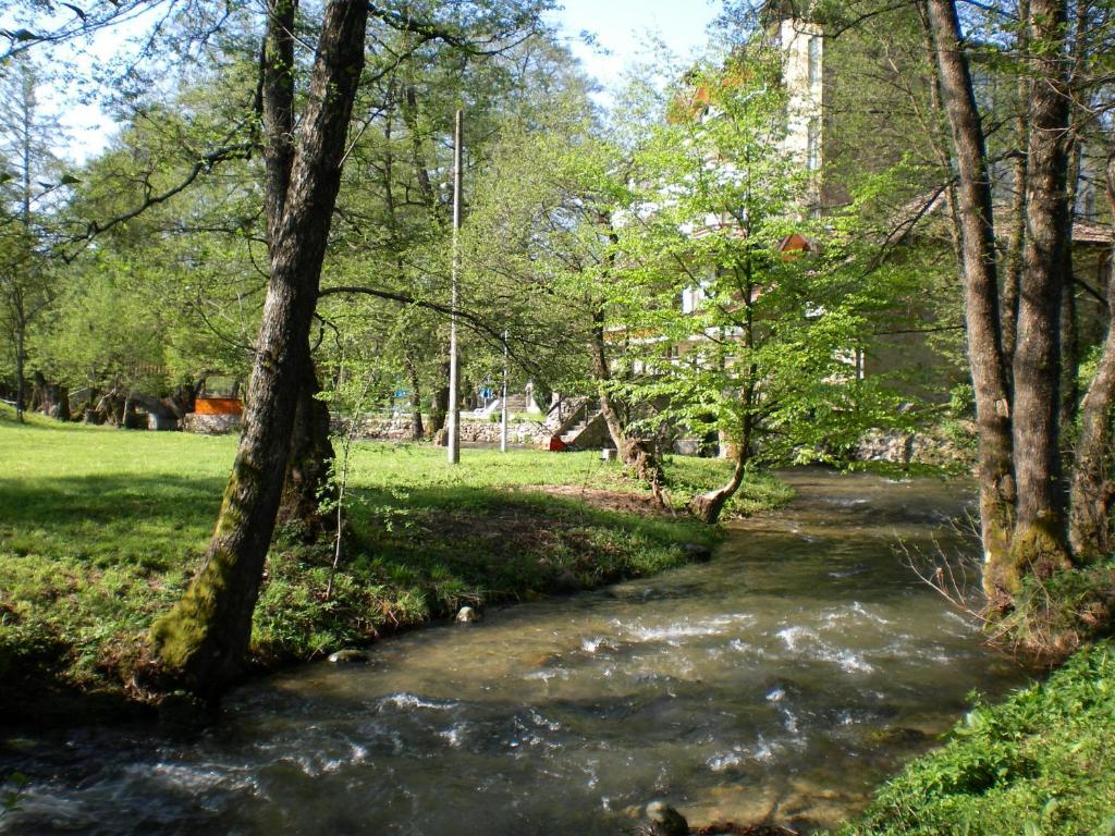 Hotel Paradise Place Kalofer Kültér fotó
