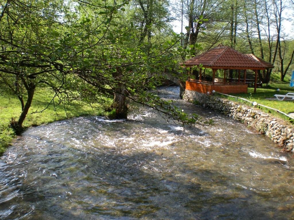 Hotel Paradise Place Kalofer Kültér fotó